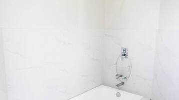 Room, 1 Bedroom, Terrace, Garden View | Bathroom