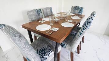 Room, 1 Bedroom, Terrace, Garden View | Living area