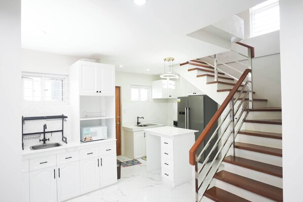 Room, 1 Bedroom, Terrace, Garden View | Bahagian dalam