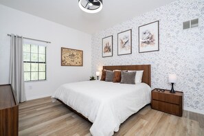 2 bedrooms, iron/ironing board, travel cot, free WiFi