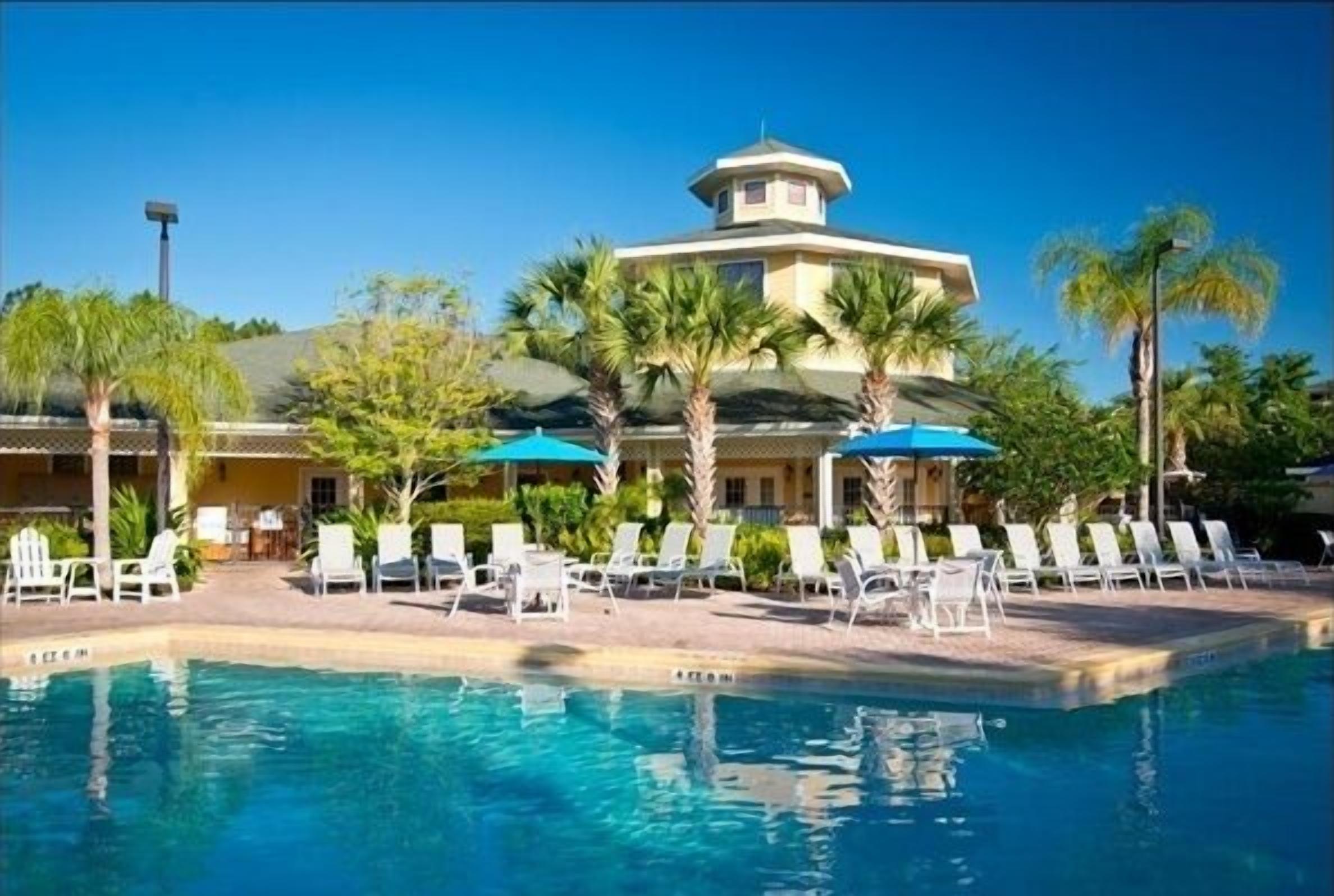 Een verwarmd zwembad