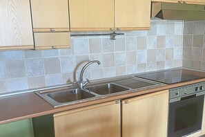 Stovetop, dishwasher, coffee/tea maker, cookware/dishes/utensils