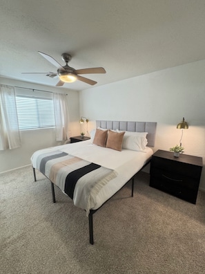 4 bedrooms, iron/ironing board, WiFi, bed sheets