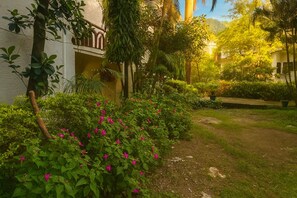 Garden - Oslo by Around stays (Rishikesh)