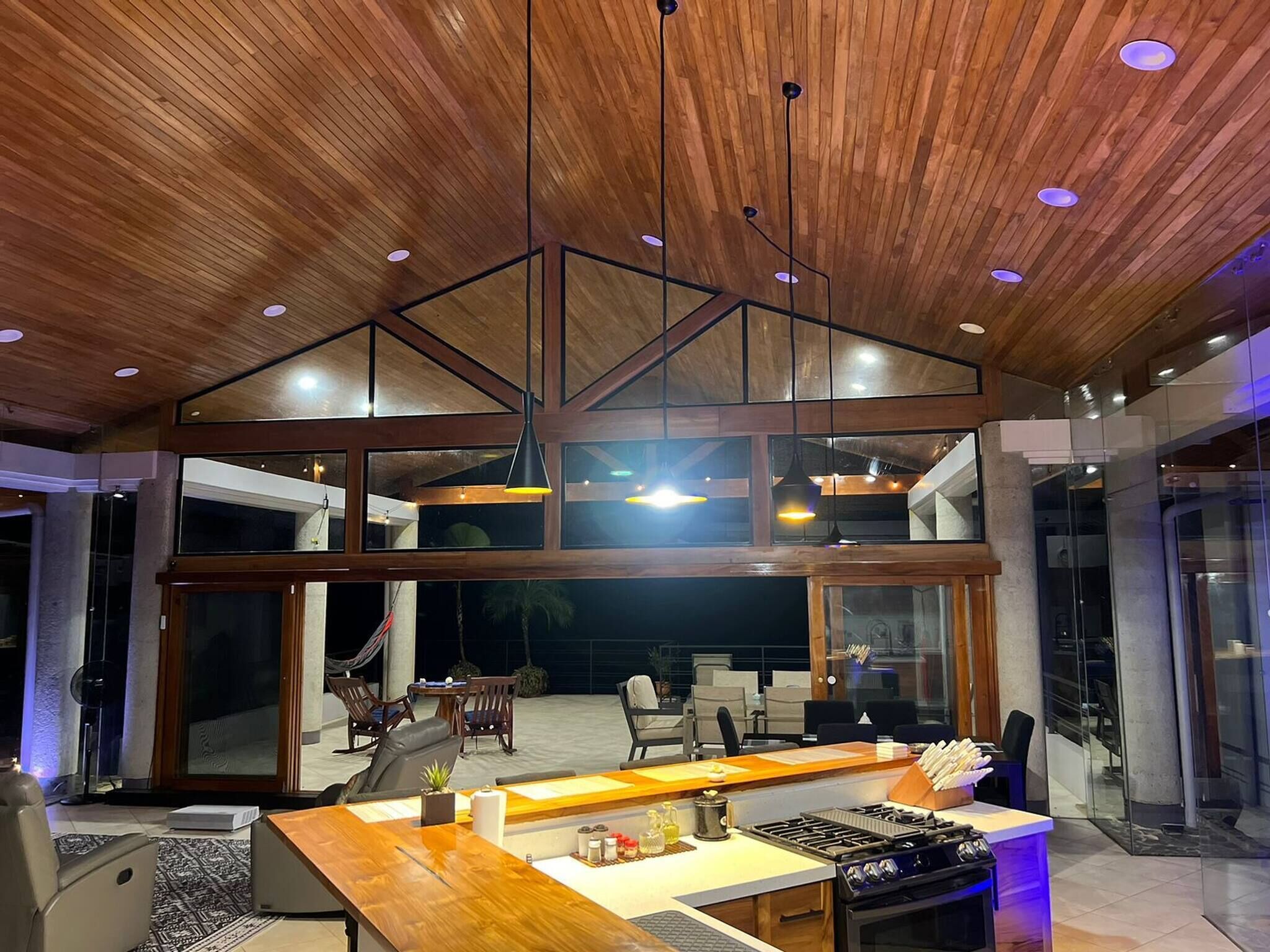 Villa, 3 habitaciones, para fumadores, balcón | Sala de estar | Libros 