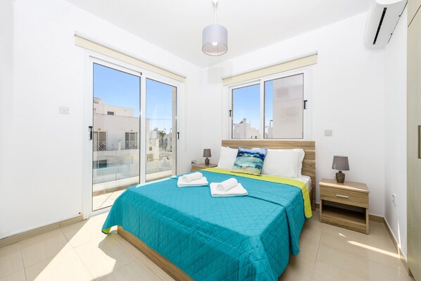 3 bedrooms, bed sheets