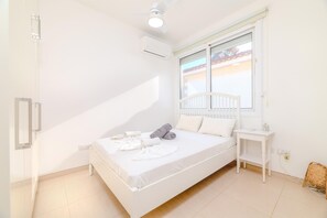 3 عدّة غرف نوم وأسرّة أطفال/رضّع وملاءات أسرّة