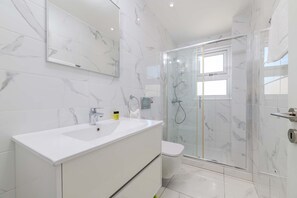 Shower - Elite Blu Heights Villa (Ayia Napa)
