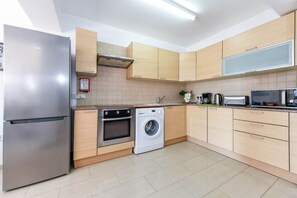 電子レンジ、調理器具と食器