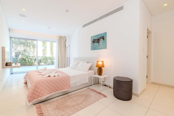 6 bedrooms, cribs/infant beds, bed sheets - Vivo Mare Panorama Beachfront Villa (Ayia Napa)