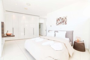 6 bedrooms, cribs/infant beds, bed sheets - Vivo Mare Panorama Beachfront Villa (Ayia Napa)