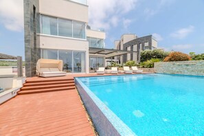 Pool - Vivo Mare Panorama Beachfront Villa (Ayia Napa)