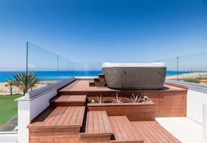 Property grounds - Vivo Mare Panorama Beachfront Villa (Ayia Napa)