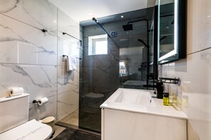 Shower - Sunrise Ayia Thekla Bungalow (Sotira)