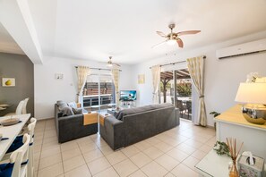 Living room - Sunrise Ayia Thekla Bungalow (Sotira)