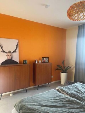 1 bedroom, bed sheets, wheelchair access