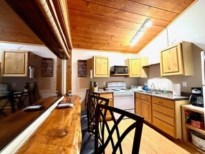 Fridge, microwave, oven, stovetop - Escape to Your Beachfront Paradise in Whale Point, Coffman Cove, Alaska! (Coffman Cove)