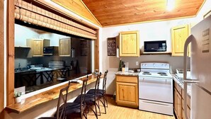 Fridge, microwave, oven, stovetop - Escape to Your Beachfront Paradise in Whale Point, Coffman Cove, Alaska! (Coffman Cove)