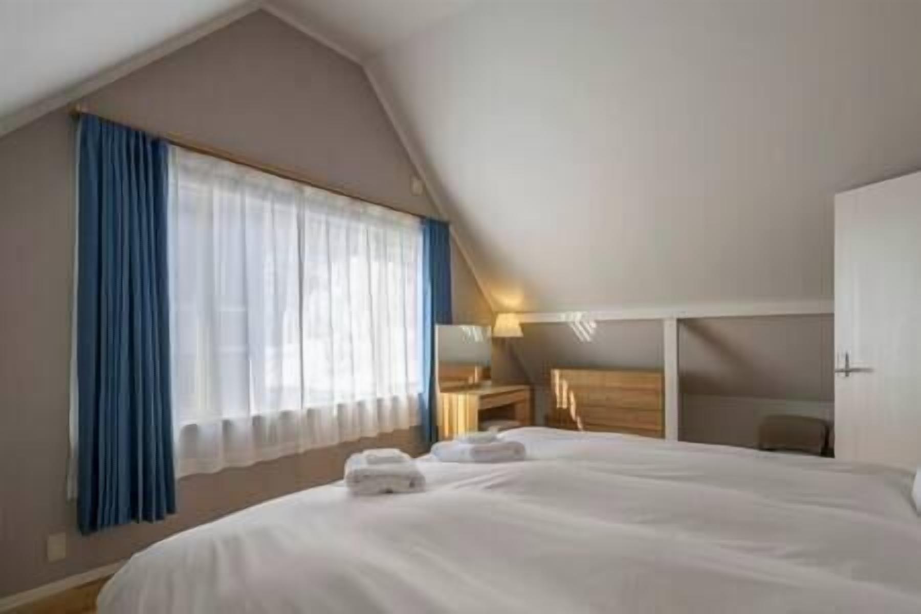 3 chambres, fer et planche à repasser, Wi-Fi, draps fournis