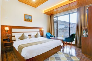 Deluxe Double Room | Memory foam beds, free WiFi, bed sheets