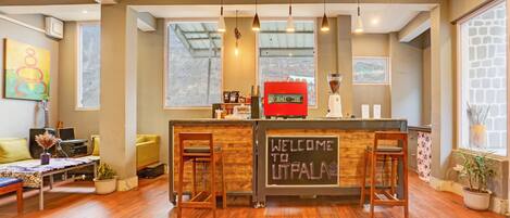 Breakfast, lunch and dinner served