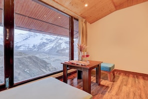 Dobbeltrom – premium, fjellutsikt | Memory foam-senger, wi-fi (inkludert) og sengetøy