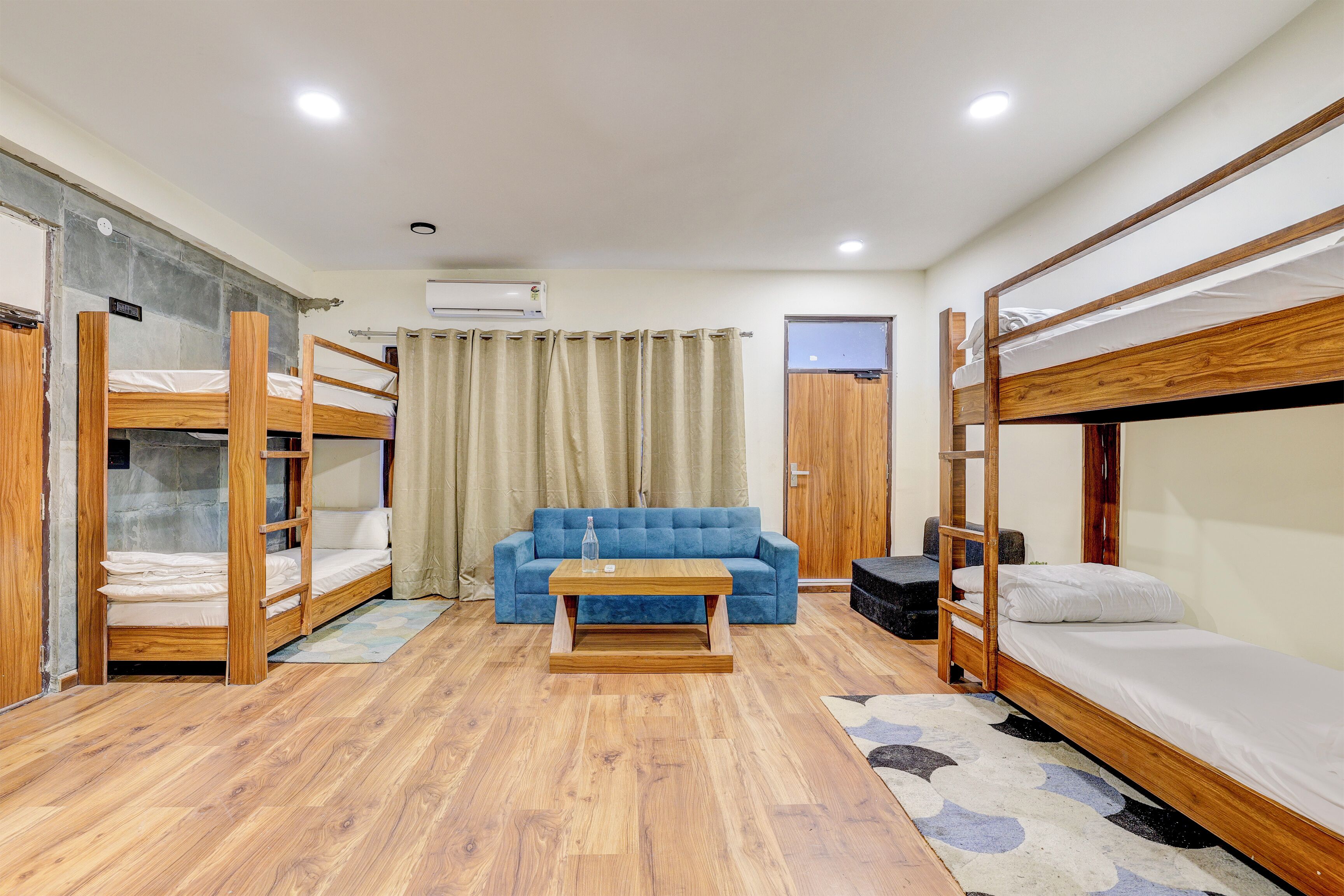 Eenvoudige slaapzaal | Bedden met traagschuimmatrassen, gratis wifi, beddengoed