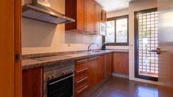 Frigorífic, microones, forn i placa de cuina