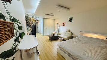 1 bedroom, internet, bed sheets