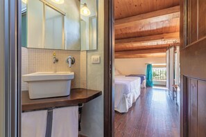 7 chambres, fer et planche Ă repasser, Wi-Fi gratuit, draps fournis