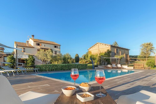 Relaxation in Country House with pool