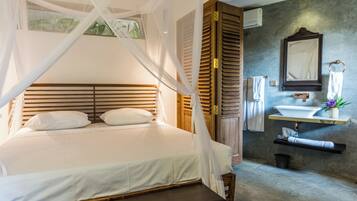 Deluxe Triple Room, City View | In-room safe, free WiFi