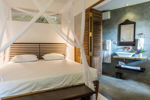 Deluxe Triple Room, City View | In-room safe, free WiFi