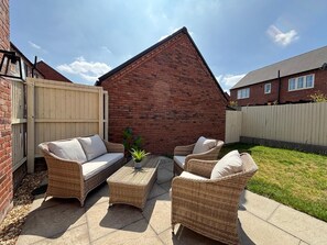 المنطقة المحيطة بالمنشأة