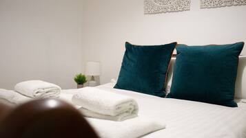 2 bedrooms, iron/ironing board, free WiFi