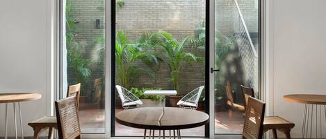 Right Room | In-room safe, iron/ironing board, free WiFi