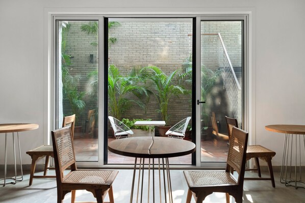 Right Room | In-room safe, iron/ironing board, free WiFi