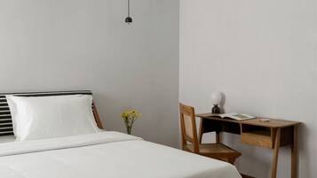Right Room | In-room safe, iron/ironing board, free WiFi