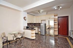 Classic Apartment, 1 Bedroom, Balcony, Garden View | Private kitchen | Stovetop, electric kettle, cookware/dishes/utensils