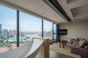 Habitación doble superior, vista a la ciudad | Ropa de cama de alta calidad, edredón y minibar