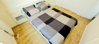 Newly refurbished 2-room apartment Parking, Wifi, washing machine and dryer.