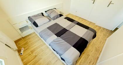 Newly refurbished 2-room apartment Parking, Wifi, washing machine and dryer.