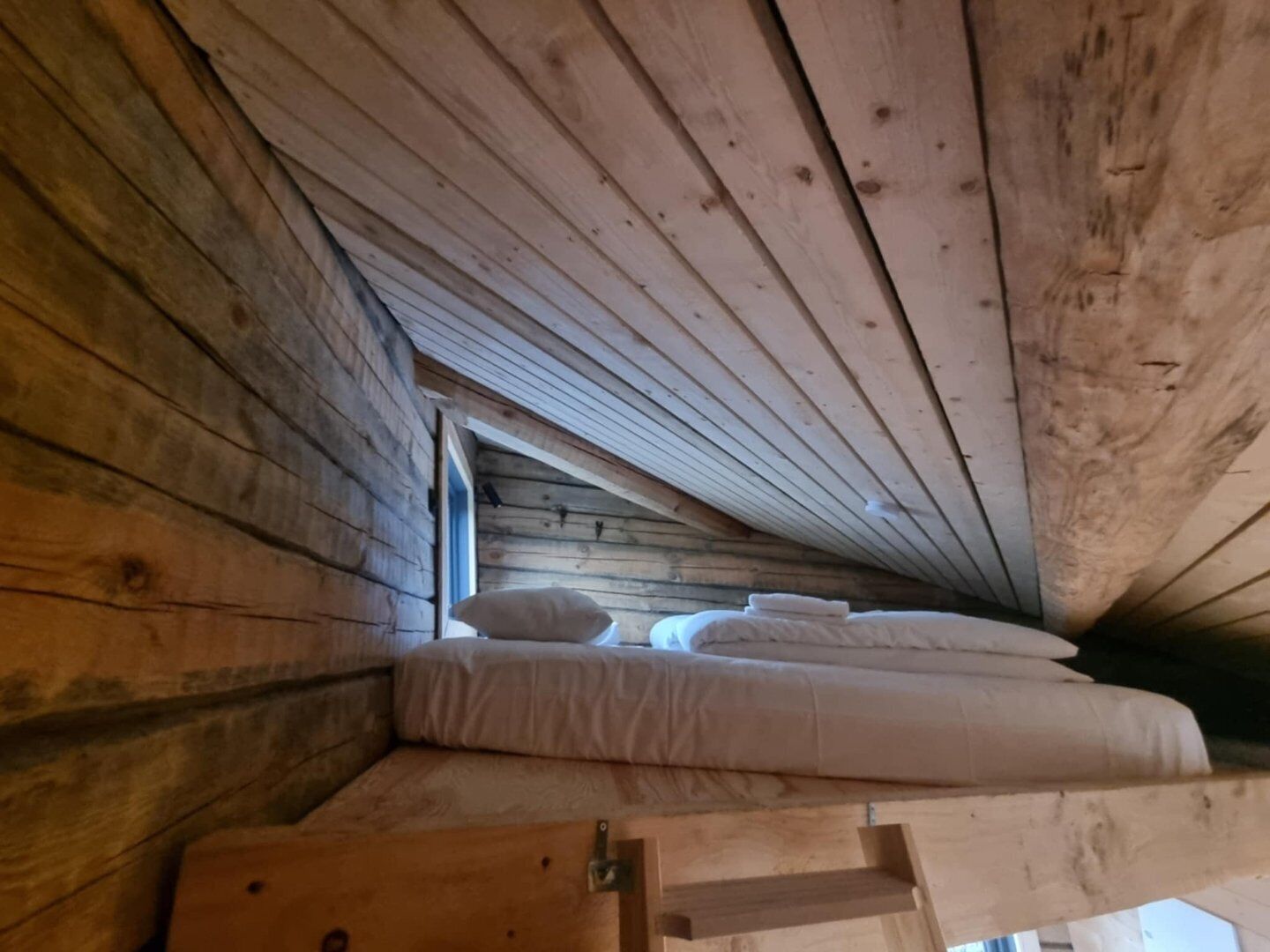 Hytte, utsikt mot høyde