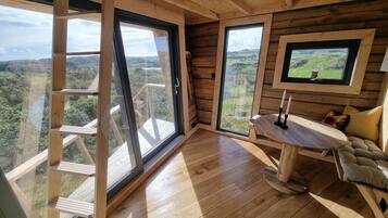 Cabaña, vista a la colina | Servicio a la habitación