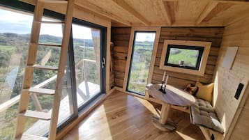 Cabane, vue colline | Restauration dans la chambre