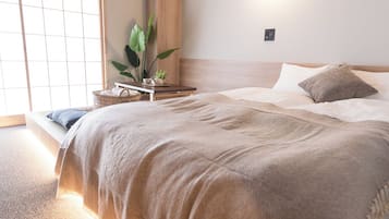 Apartamento familiar, balcón, vistas a la ciudad | Cortinas opacas, tabla de planchar con plancha, wifi gratis