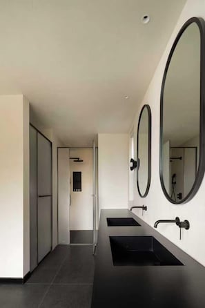 Luxury Suite, Ocean View | Bathroom | Free toiletries, hair dryer, slippers, towels