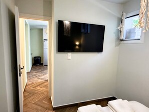 2 bedrooms, iron/ironing board, Internet, bed sheets