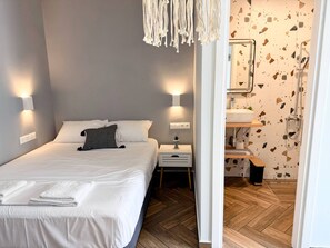 2 bedrooms, iron/ironing board, internet, bed sheets