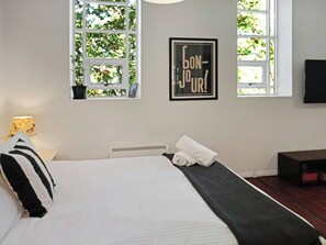 2 bedrooms, iron/ironing board, Internet, bed sheets